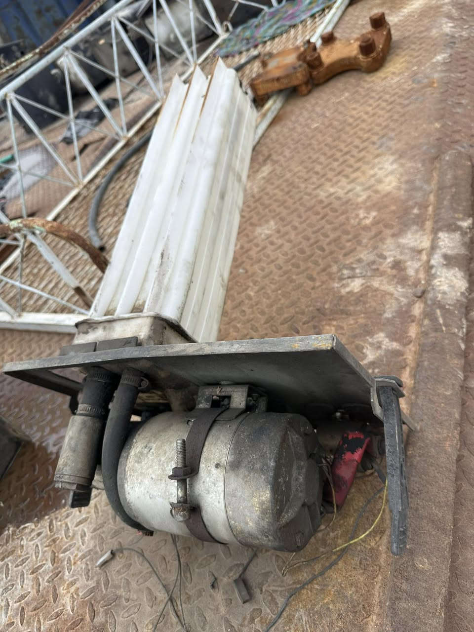 متوفر ماطورات هيدروليك 24Vكمية محدود نضافه99/100.                                  

***********
***********
