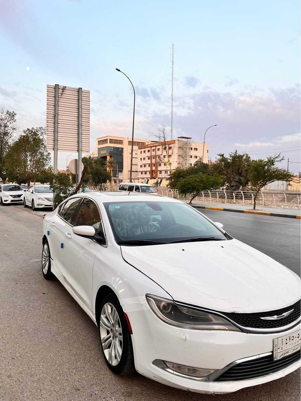 للبيع : كرايسلر C200
 موديل : 2015 
مكينه : 2400 / 4 سلندر 
كير : ماوس 9 سرعات  
تحويل ثاني يوم   
❗️حادث 3 قطع
(المواصفات)
1- شاشه
2- كامره خلفيه 
3- مصابيح  زنون 
4- تحكمات ستيرن
5- شاشه لعرض محتوى السياره بالكامل 
6- حساسات بالإطارات 
7- تدفئة + تبريد 
8- إضاءة LED
9- سستم صوت جداً ممتاز 
10- كشن السائق كهربائي 
11- شاشه تدعم  بلوتوث + راديو
12- مري الجانبيه كهربائيه 
13- دخول ذكي 
14- تشغيل بصمه 
15- مثبت سرعه
بعد بيه مواصفات
تخم تاير جديد 
بطاريه جديده 
***********
السعر : 83 ورقه وبيه مجال 
مكان : بصره البصرة, العراق
