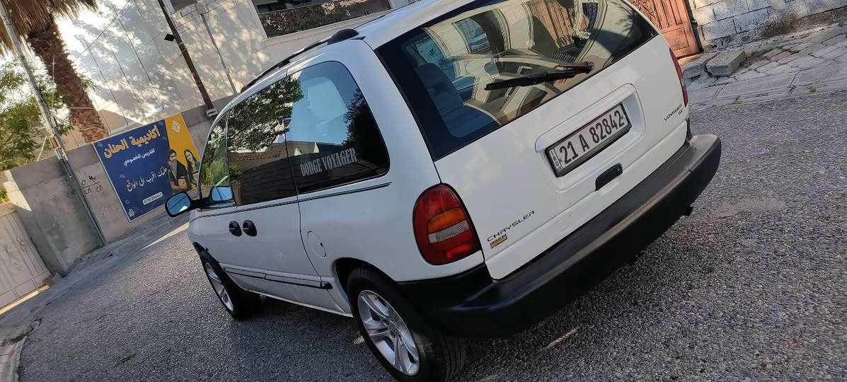 دوج كرفان موديل 2000 للبيع كير محرك بلادي 3300 دوج سياره جديده قطره صبغ ما بيها لا خياس ولا ضربه كتلوكات الشركه بيها رقمها سليمانيه بسمي بيها كوبون بنزين رقم انكليزي جديد صدر امامي خلفي جديد تخم تاير جديده كهربائيات كلها شغاله وتبريدقطعه وحده تدفى كلها شغال مكان سياره بكركوك سعرها 60 بيها مجال بسيط *********** رجاء لا تقارنها بلمهجومات كلشي اكو بسوك
