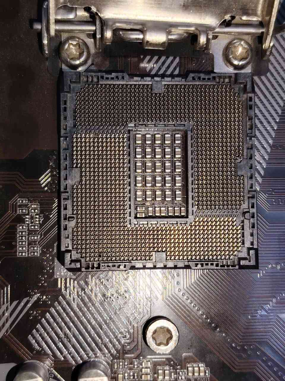 مذربورد H510 بي ٢ بنات معوجه واخذتهم لابو الصيانه سواهن سعره ٧٥ سعره يوجد توصيل للتواصل واتساب ***********  او خاص
