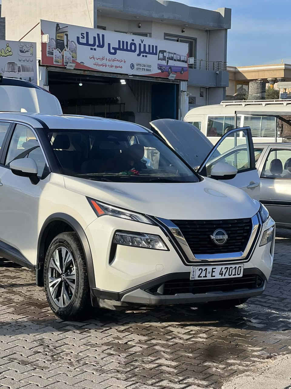 سلام عليكم
نيسان روج للبيع 

موديل 2023

SV

كلين شرط فحص مابي اي ضرره 

رادار اماي 

مثبت سرعة 

شفتات استيرن 
حساس امامي 

حساس خلفي 

كامره خلفيه 

كشن سائق كهربائي 

سعر 198بيه مجال 

الرقم ***********
