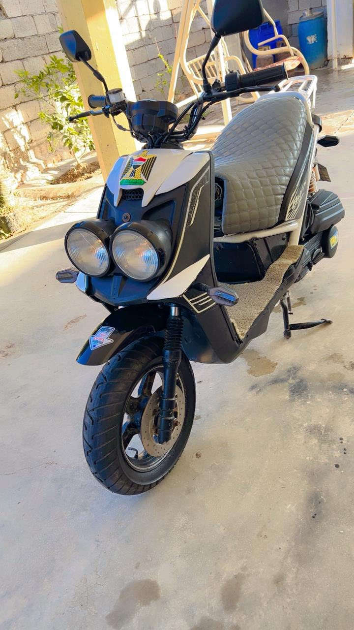 السلام عليكم من رخصة الادمن موطور سايم جبلي للبيع مكاني الرمادي  ما بي اي شي نقص محرك ممدود عليه سبانه تخم تاير جديد كهربائيات شغاله باتري جديد لايت زنون جديد موطور ما بي شي نقص شغل وطلع وسعر 450 وبي مجال الاستفسار رقم *********** واذا مو شراي لا تتصل
