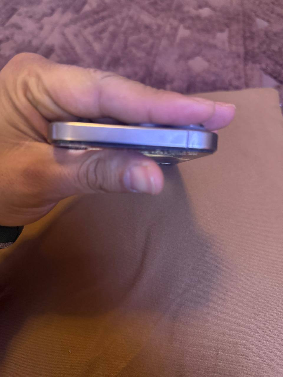 السلام  عليكم جهاز ايفون 15 برو ماكس اصلي امانت الله جهاز يخبل الظافه 100% البطاريه 88  الذاكره 256 
فقط مبدل شاشه اصليه احسن نوعيه ثلاث ختيارت 
السعر ب770 الف بيع فقط 
مكاني الكاظميه
***********
