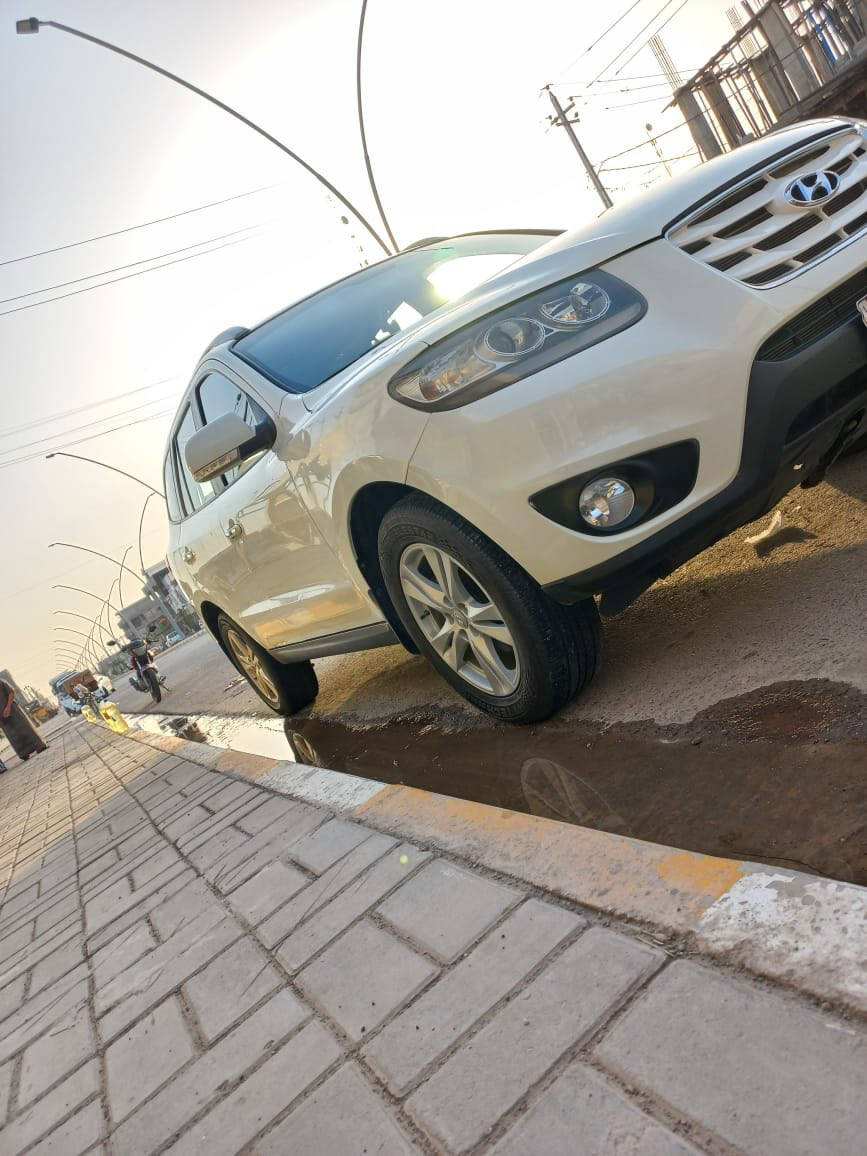 السلام عليكم سنتافيا 2011 
فول مواصفات حته فور ويل بيها 
حادث اربع قطع مكانها الرمادي سعرها 120 وبيها مجال ممتواجد ع الفيس ‭0780 622 1120‬
