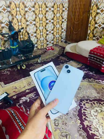 ايفون 15 بلس للبيع بدل بطاريه اصليه لباقي كفاله جهاز ماستر عربي شرق اوسط بطاريه 100 ملحقاته كامله السعر ب 600 شراي يتصل***********
