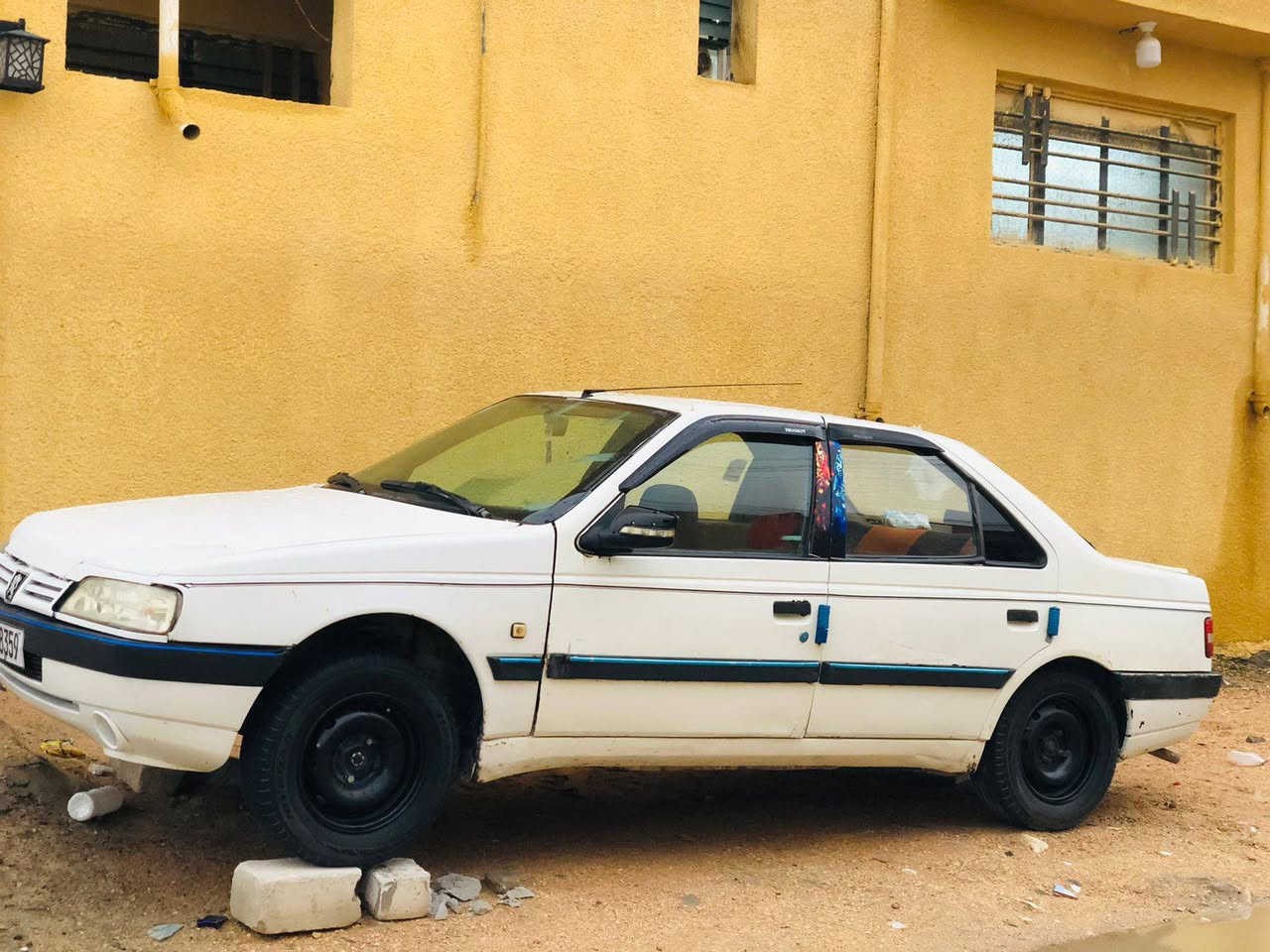 السلام عليكم
كل عام وانتم بخير 
سيارة بيجو 405 خصوصي موديل 2010 
حدايدة جديدة كير خير من الله مكينه زينه تبريد  شغال 
السيرة بأسمي تحويل ثاني يوم 
السيارة بيه خياسات قليله السعر 38 وبيه مجال قليل ***********
