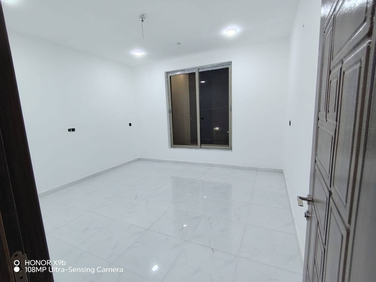 دار للبيع 100م بالخاجية
بالخدمات خلف مدرسة النوافل طابقين ثلاث غرف نوم بناء جديد محد ساكن بي وبأسمي الاستفسار *********** ☎️
