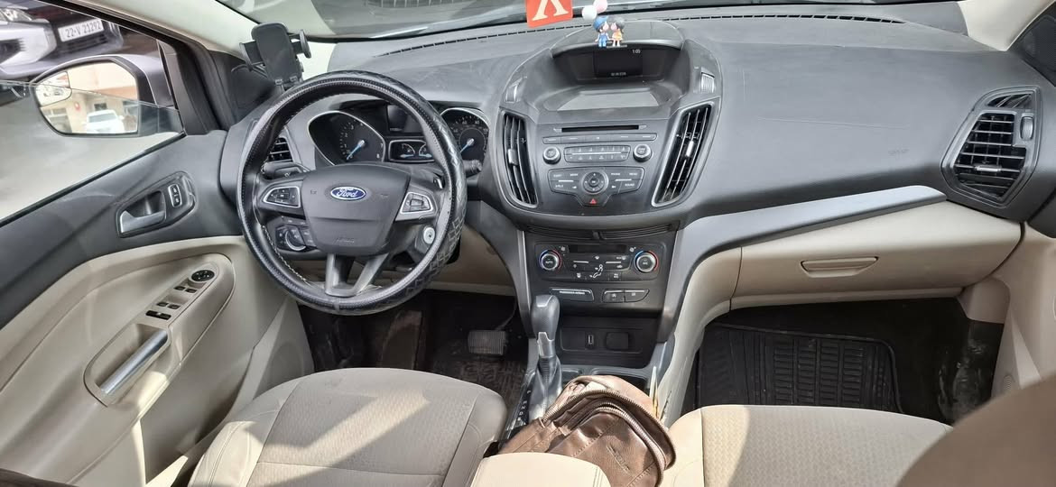 السلام عليكم
فورد ايسكيب 2017 
امريكي .. 
محرك .. شرط
كيرتوماتيك .. شرط
ماشيه 170k ..
سنويه 2029 ..
طخم اطارات جديد ..
بيها قبغ صندوك ضرر ..
بدون داخل ..
وشبر باب السايق ..
سعر 105$.. 
مكان السياره موصل ..
*********** وتساب 
مكلف بالنشر ../ 
لا تبعث  طلب صداقه 
الطبات عندي مقبطه ادخل خاص
../ كل السيارات انزلها ستوري ../
