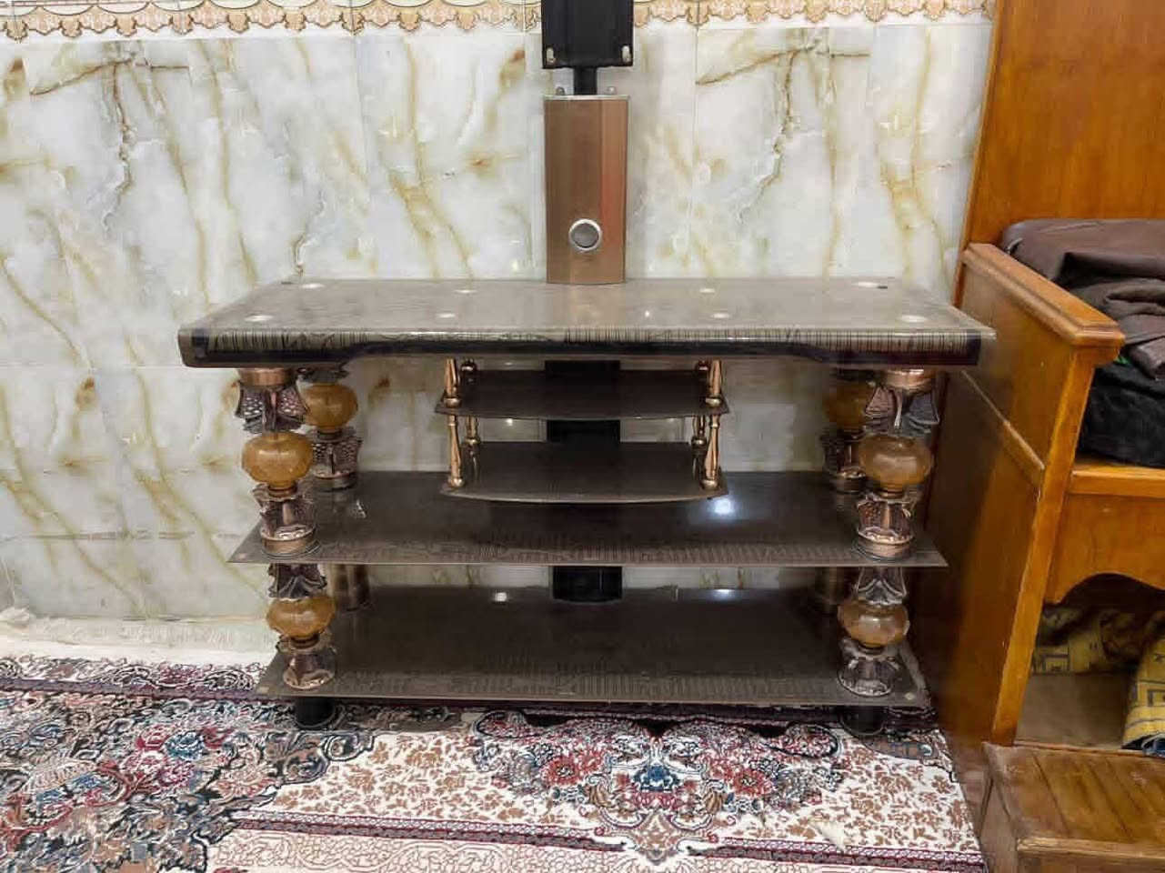 ميز بلازما للبيع
نضيف جدا واستعمال قليل
قيم بما يرضي الله 
الرميثه 
***********
