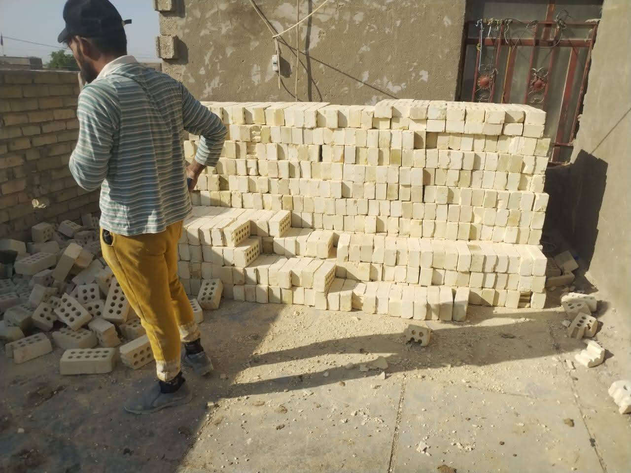 سلام عليكم سلام عليكم شباب لدينا عمال تصعيد مواد اسمنت وطابوق ورمل لدينا عمال تفليش بيوت تنظيف بيوت انقاذ
صبغ شبابيك اي شغله بالعماله لدينا عمال //***********
بيهن واتساب
