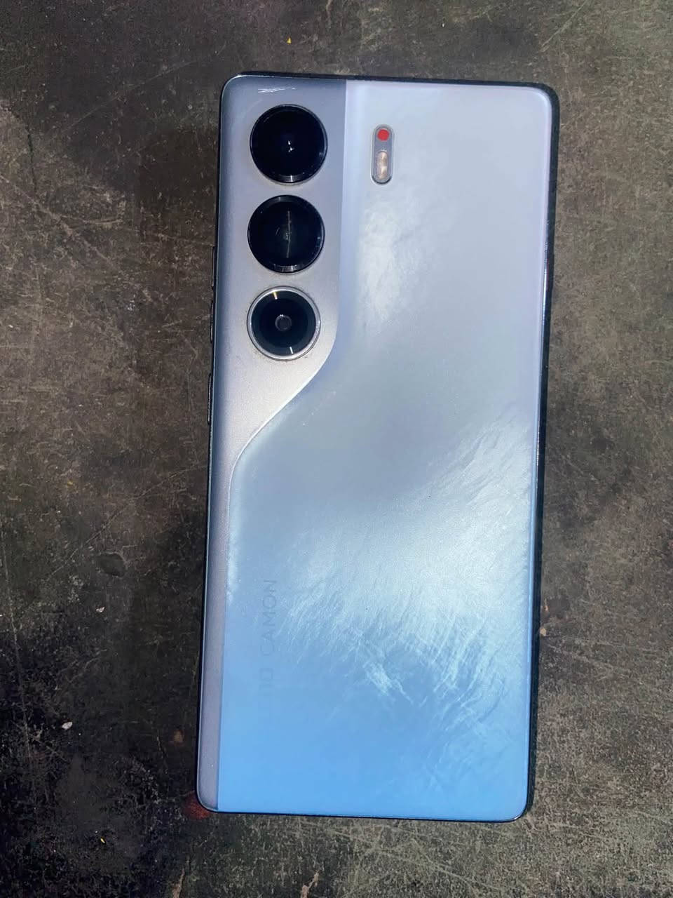 السلام عليكم جهاز للبيع
TECNO CAMON 40

سلاسه ودقه عاليه 

ذاكرة 256 

الجهاز مصنوع من الذكاء الاصطناعي 

الشاشه 6.78: إنج 

المعالج : 100 G

الرام: 8GB


**إذا كنت صاحب هذا الإعلان وتريد حذفه لأي سبب، رجاءا أرسل رسالة إلى الدعم الفني**