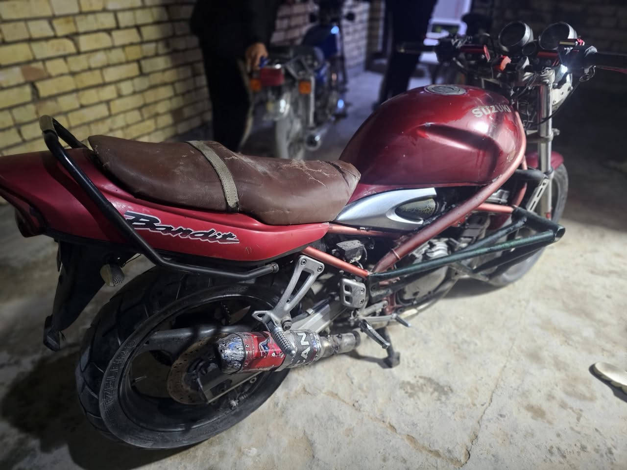 سلام عليكم بانده للبيع مكينه مامفتوحه وماحاط صبانه عليهه محرك ربع 250 العنوان النجف حيدريه المكينه مبرمجه  السعر مليون وبيه مجال للشراي ***********
