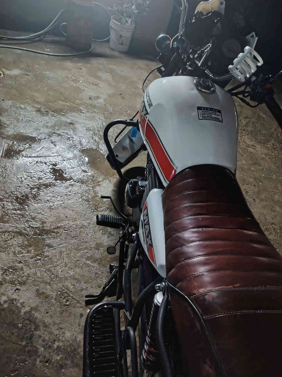 السلام عليكم ورحمة الله وبركاته دايوان نفخ موديل 23 مرقمة رقم بغداد نكليزي مشروع وطني دراجة خير من الله تجي وتفحص ونشوف السعر 2200الف العنوان بغداد المدائن رقم *********** واتساب رجائن المو شراي لا يتعبني
