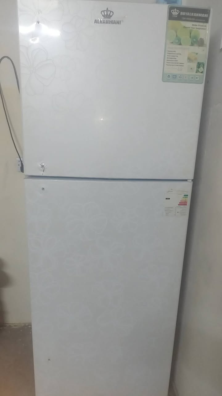 ثلاجه نضيفه مابيها اي عطل سعرها170وبيها مجال عنوان لفيلق اللي حاب يتواصل. هاذ الرقم***********وتساب
