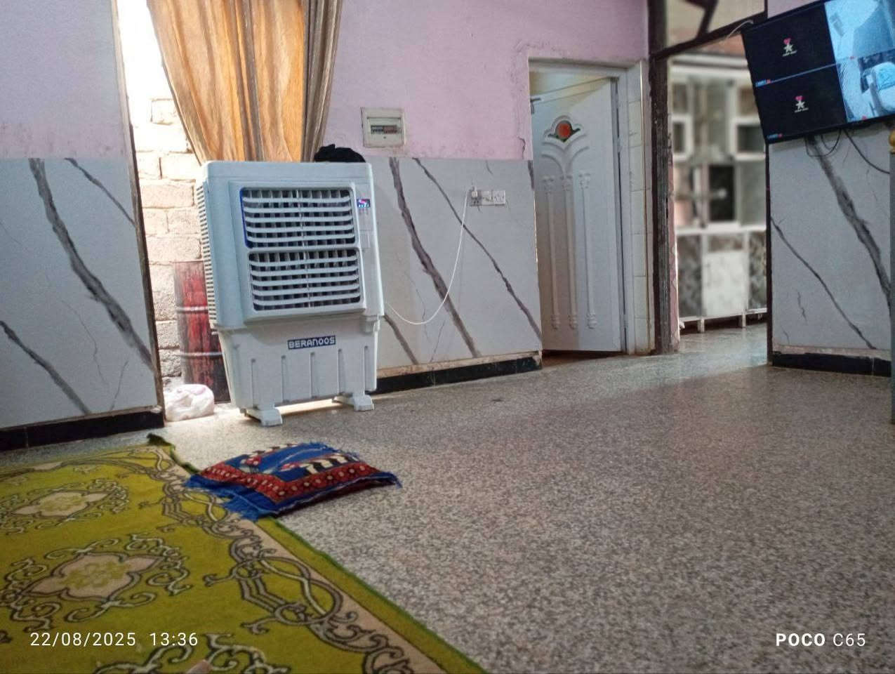 سلام عليكم بيت البيع زراعي مساحه/150//متر 
1لبيت يتكون من طابق واحد 2لبيت يتكون من استقبال وغرفة وصاله 3بناء حديث متكامل من كل مستلزمات ماء كهرباء تبليط/العنوان منطقة العكيلي قرب اسواق الفراشه داخل الفرع السعر 32وبيه مجال ***********
