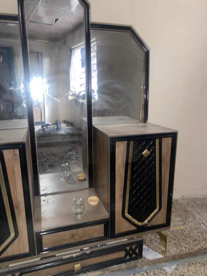 السلام عليكم غرفه أخشاب للبيع الغرفه نضافه ٩٠/١٠٠ للبيع مكاني تكريت ///‭٠٧٨٨ ٣٧٥ ٧٨٣٧‬
