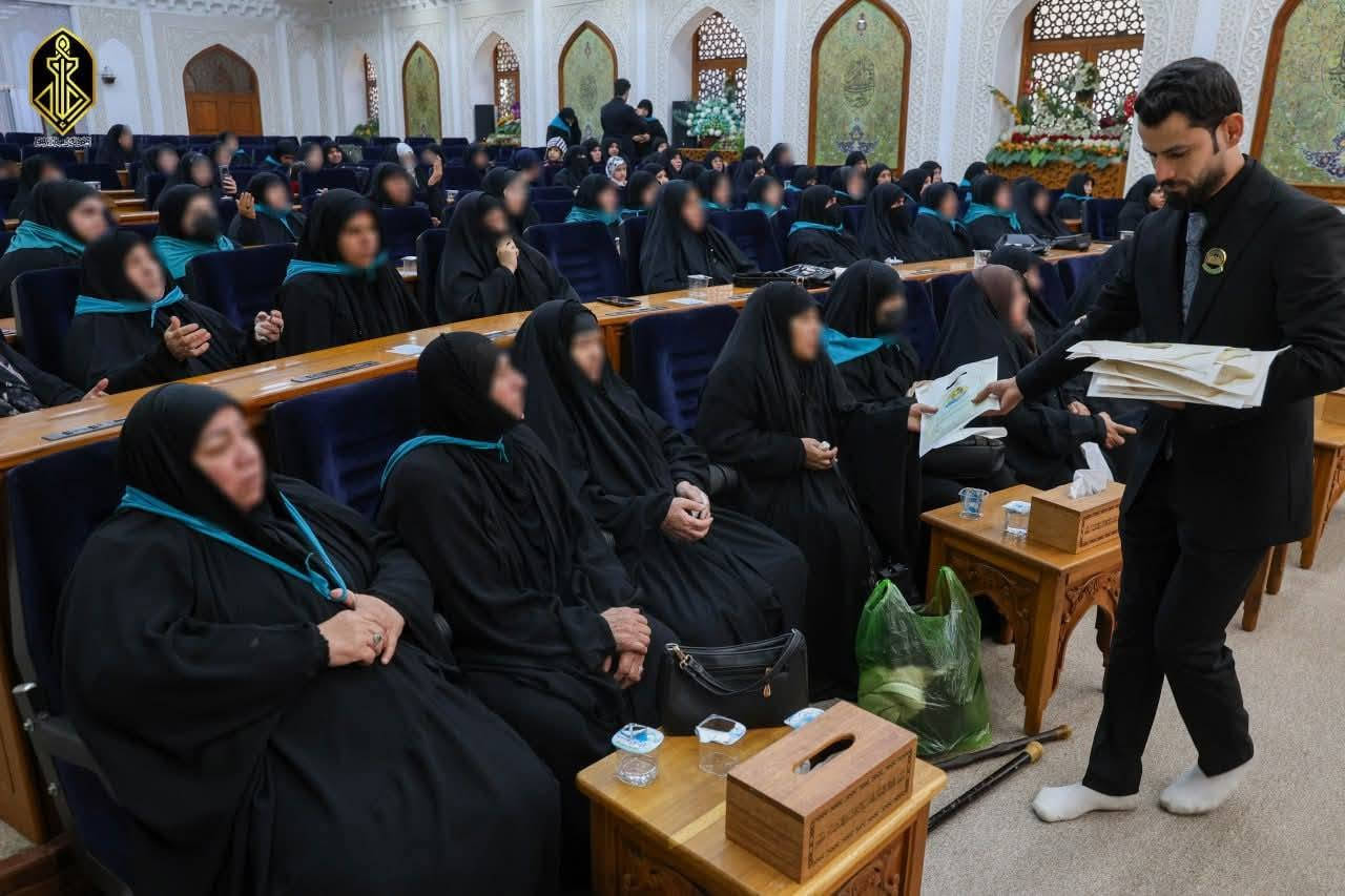 اعلان 
فرصة مجانا 
... للنساء فقط
قال تعالى (يرفع الله الذين آمنوا منكم والذين أوتوا العلم درجات)
تعلن 
مدرسة الانيس النسوية للدراسات الاسلامية والتبليغ الديني في الديوانية 
عن فتح باب القبول للدراسة الحضورية. 
مجانا ...
ـ لإعداد المبلغات  والتدريسيات والمرشدات للحج والعمرة 
وللقيام بأدوار دينية تستند إلى التخصص العلمي ، وفق منهج دراسي متميز  .
وفق المنهج الأساسي في الدراسات الحوزوية ،وعلى أيدي كوادر تدريسية متخصصة.
لذا ندعو بناتنا واخواتنا  إلى المسارعة في التسجيل واستثمار هذه الفرصة.
علما ان الدراسة  يومي الجمعة والسبت فقط  ...
مفردات المنهج الدراسي 
١- الفقه، الرسالة العملية للسيد السيستاني دام ظله 
٢- عقائد 
٤- اللغة العربية والمنطق
٥- الخطابة والتبليغ 
٦-  علوم وأحكام وتلاوة القران الكريم 
٧-  التنمية الذاتية القرانية
٨-  الاسرة القرآنية 
٩-  في السيرة والاخلاق
١٠-  مناسك الحج  .
موزعة على المراحل الدراسية...
الامتيازات
١ ٠ المشاركة في الخدمة التشريفية التطوعية في العتبات المقدسة 
٢. توفير خطوط نقل و الكتب والتدريس للطالبات   .
٣- تتكفل المدرسة  بإقامة دورات مجانية مختلفة لتطوير المهارات في برامج الحاسوب، وفن الخياطة وغيرها.
٤- شهادة معترف بها في الحوزات العلمية.
٥- سفرات  ترفيهية ودينية وعلمية .
٦-  توفر المدرسة مكان خاص لأطفال الطالبات مجهز بالالعاب.
٧- رعاية مبلغاتها حين تخرجهن.
٨- اقامة الملتقيات الثقافية.
للاستفسار اكثر والتسجيل الاتصال على الرقم او واتساب   
***********
او التواصل من خلال صفحة مدرسة الانيس  للدراسات الإسلامية على الفيسبوك.
https://www.facebook.com/share/1DmxjQjpZX/
التلي كرام
https://t.me/hawzhaalanees
شروط القبول 
١- أن لا يقل عمر المتقدمة عن ١٥ سنة ولا يزيد عن ٤٥
سنة 
٢- أن تكون خريجة  متوسطة على أقل تقدير.
‏
