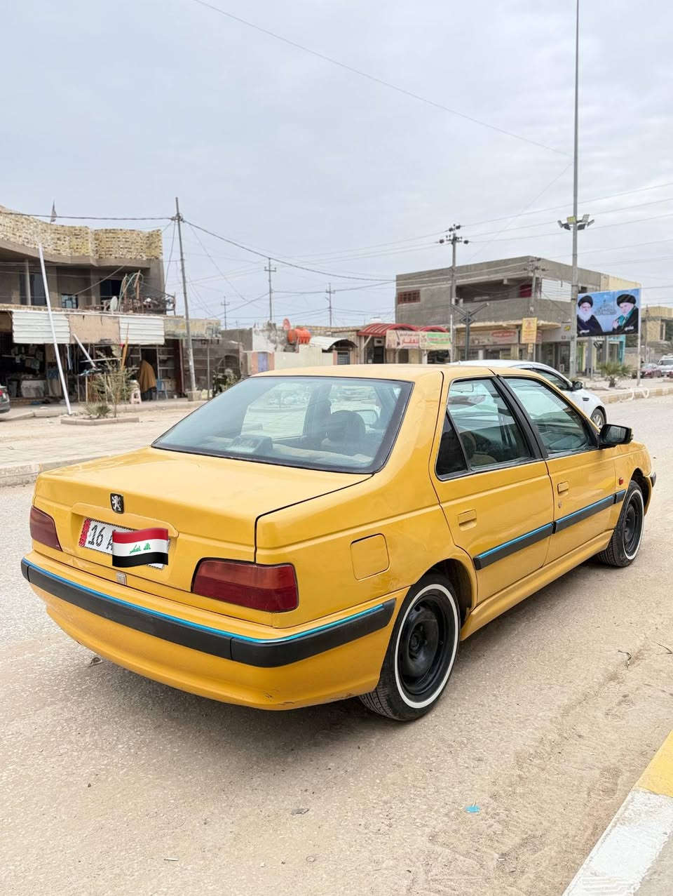 بيجو بارص موديل ٢٠١٥ رقم انكليزي كير ومكينه مكفولات تبريد شغال تخم تاير حداديه جديده كهربائيات كلهه شغاله فقط البنيد مبدل الباقي كله مكفول من الضربه والصبغ ٤٥وبيهه مجال ***********
