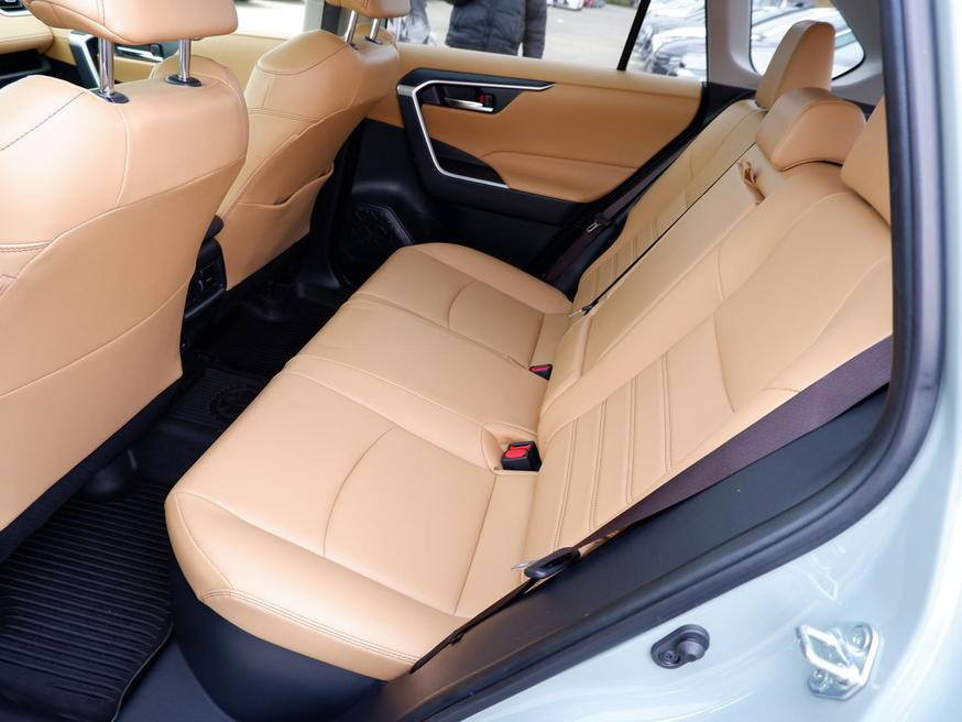 السيارة للبيع من جورجيا تبليسي العاصمة الجورجية 🇬🇪
تويوتا RAV4 2.5 موديل 2024
المسافة المقطوعة: 14,400 كم / 9,000 ميل
المعروضة بالسعر جورجيا 168ورقة 

نوع الهيكل: سيارة رياضية متعددة الاستخدامات (SUV)، الحالة: جيدة، نوع المحرك: هجين، سعة المحرك: 2.5 لتر، الدفع: رباعي، عدد الأبواب: 4/5، عدد المقاعد: 4-5، اللون الخارجي: رمادي

فتحة سقف، ناقل الحركة: أوتوماتيكي، عجلة القيادة: يسار، هيدروليكية  مشغل، نظام منع انغلاق المكابح (ABS)، نظام الثبات الإلكتروني (ESP)، وسائد هوائية: 1، قفل مركزي، نظام إنذار أمني، مانع تشغيل المحرك، نوافذ كهربائية، مقاعد جلدية، مقاعد مدفأة، مكيف هواء، نظام تحكم مناخي ثنائي المناطق، الخامة: جلد، اللون: كريمي، مساعد ركن السيارة، نظام ملاحة، كمبيوتر رحلات، مثبت سرعة، عجلات معدنية، مصابيح زينون أمامية


**إذا كنت صاحب هذا الإعلان وتريد حذفه لأي سبب، رجاءا أرسل رسالة إلى الدعم الفني**