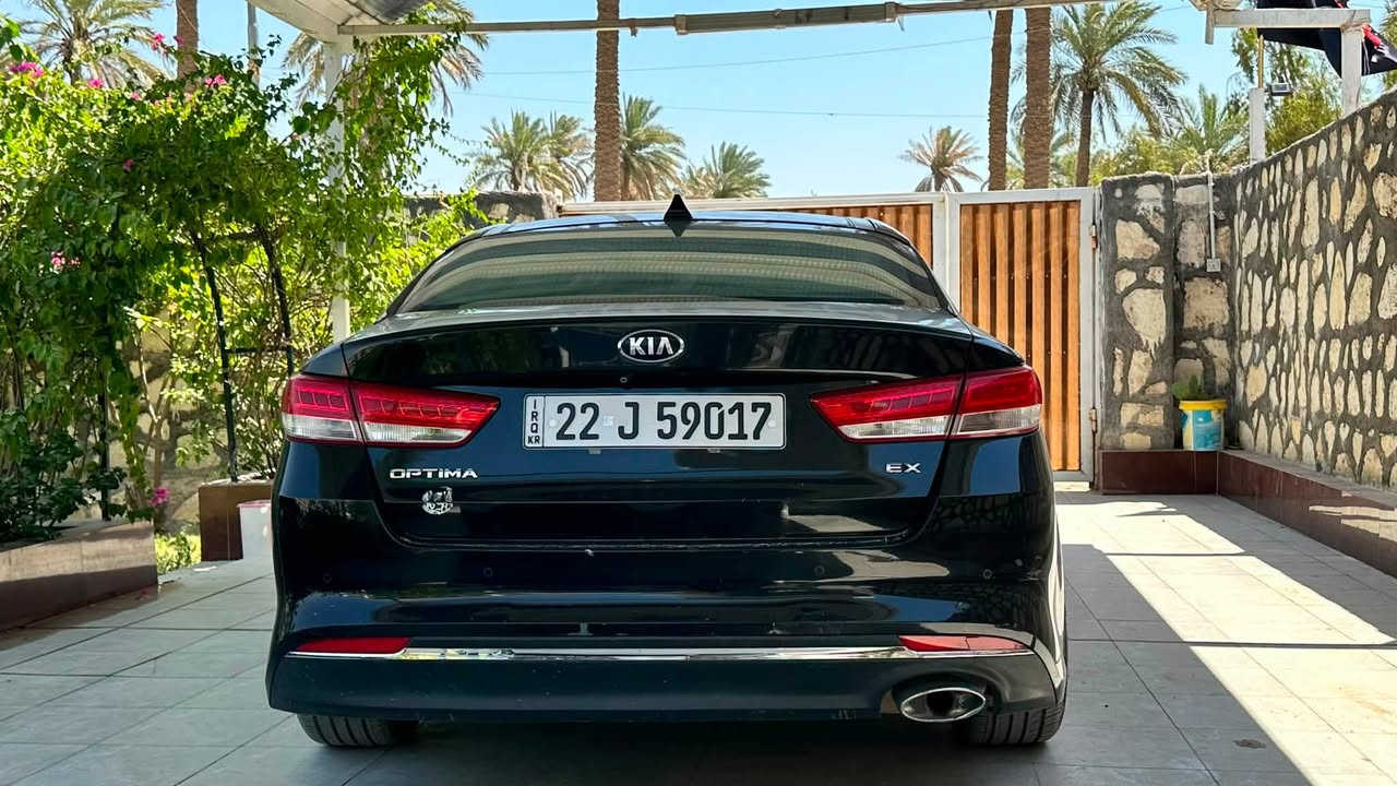 السلام عليكم 
كيا اوبتيما 2018 
حادث جاملغ يسرى عكس السايق هذا مبدل 
و البنيد مصبوغ و الباب بــٍّBasــٍَِّّس جيلاتين 
الصور موجوده 

موصفات EX فول مواصفات 
فتحة سقف بانوراما 
بصمة 
كامره خلفيه و حساسات 
و رادارات 
ويل مميز تو سايز 
كشنات كهربائيه جلد تدفئه تبريد 
مصابيح امامية لد 4 ناصي 4 عالي يعني نهار 
عليها ادامة كامله بالجديد 
عبوة فيت بم جديده 
حدادية و هزه 
رقم انكليزي الحديد 
مكاني بابل الحلة 
السعر 125 
***********
