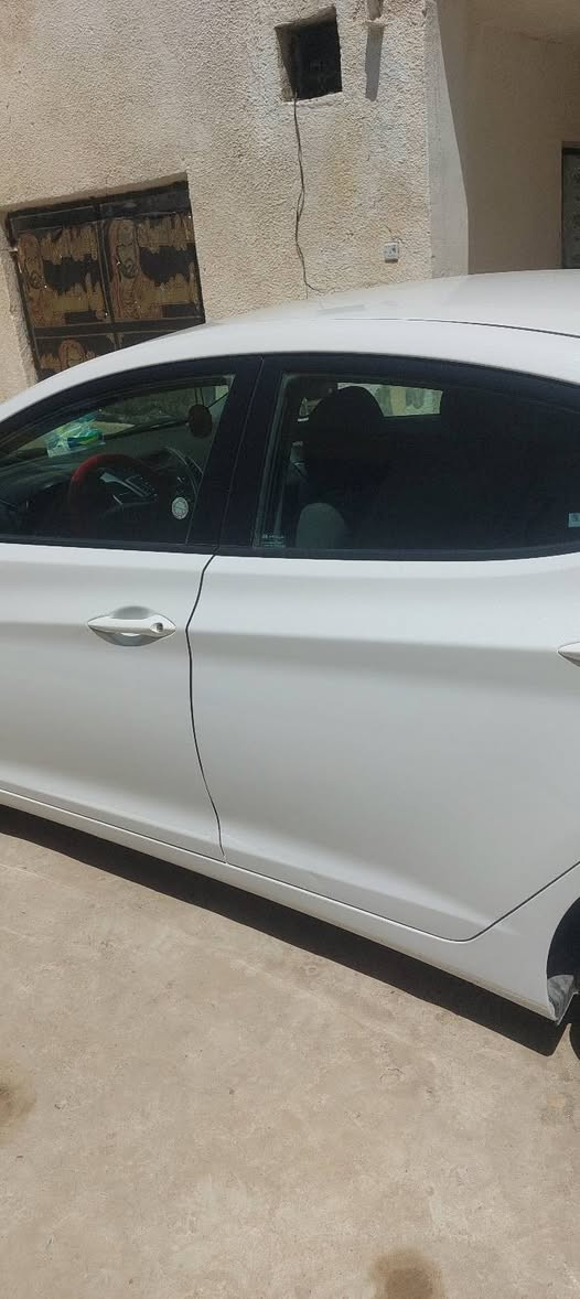 السلام عليكم 
النترا موديل 15حادث قبق جنطه بدون دواخل مراوس حسب القناعه مكان بغداد/الكرخ ***********
