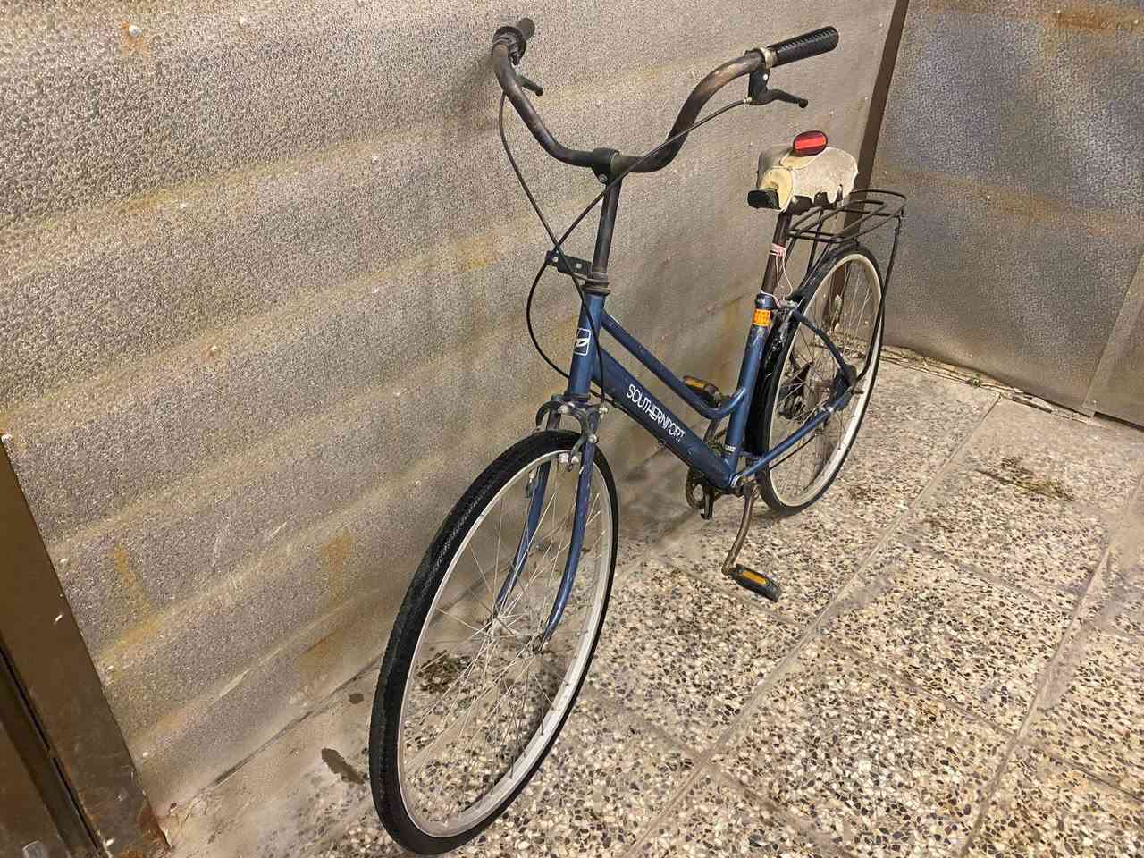 سلام عليكم شباب هذه البايسكل للبيع ياباني اصلي شرط الفحص البايسكل نضيف بس يرادله تبديل تأير خلفي بس البايسكل نضيف السعر 50 الف وبي مجال عنواني بغداد الغزاليه تواصل خاص او على الرقم *********** واتساب
