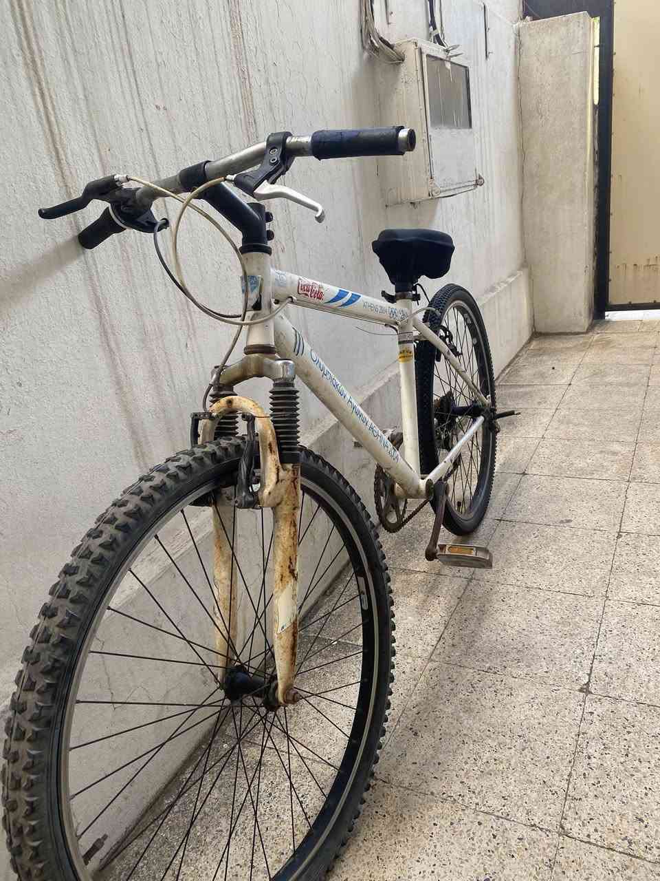 دراجه هوائي من شركت ATHENS🩶
الدراجه نضيفه وا مابيها اي عطل بس مزنجره من كدام 🐬
الدراجه  رحاله ول سباق ول استعراض❤️‍🩹  
ول دبل نضيف جدت وا شغال 💙
سعر الدراجه 120 وا بي مجال للطيبين 🫶🏻


**إذا كنت صاحب هذا الإعلان وتريد حذفه لأي سبب، رجاءا أرسل رسالة إلى الدعم الفني**