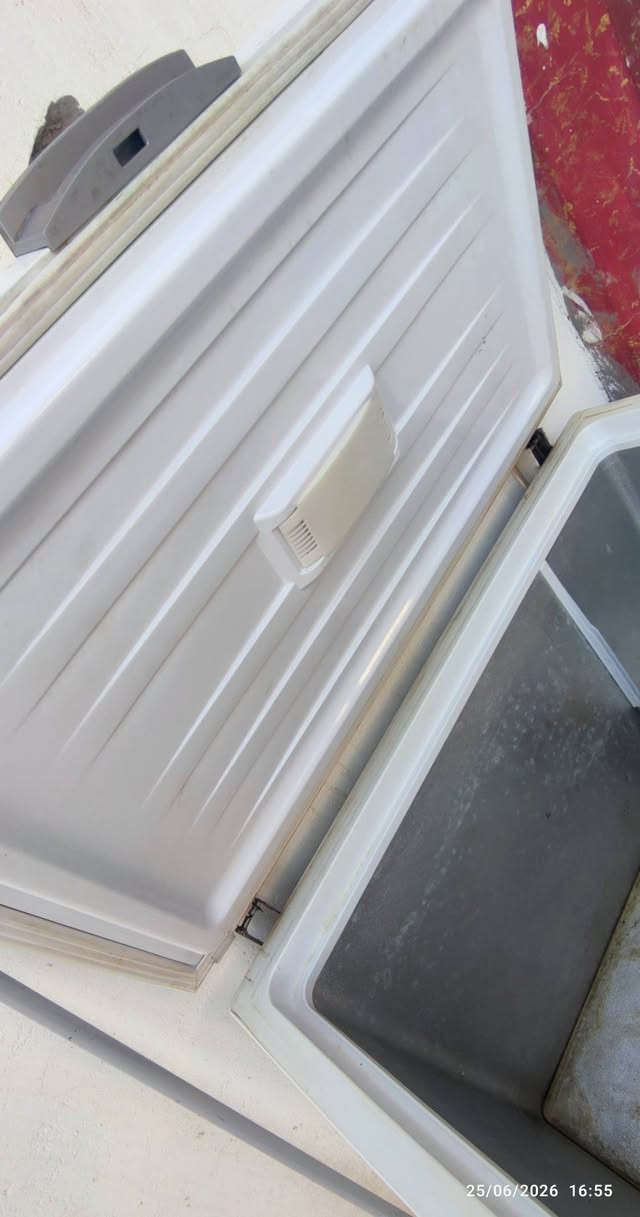 مجمده للبيع بيها ليك فقط، الماطور شغال وبيها تبريد بس تجميد ماكو 
مكاني الهوير


**إذا كنت صاحب هذا الإعلان وتريد حذفه لأي سبب، رجاءا أرسل رسالة إلى الدعم الفني**