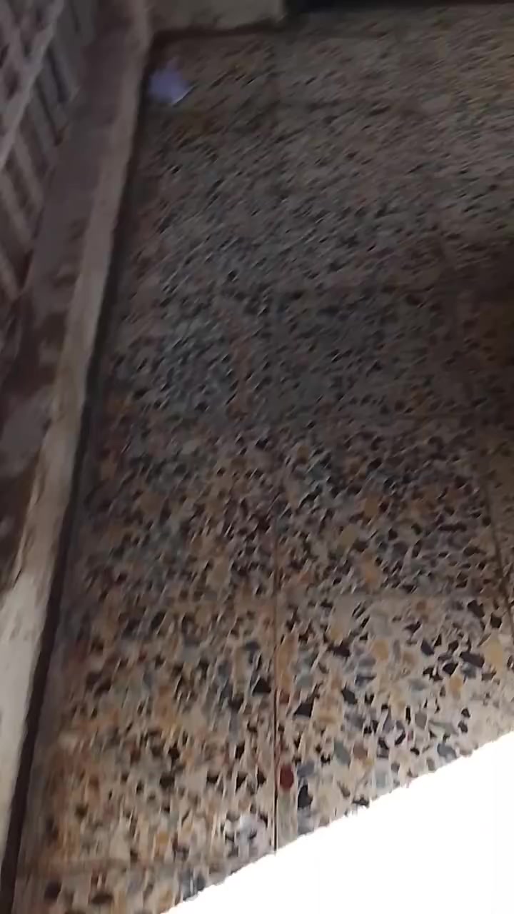 الاتصال ***********  مكانها بغداد السعر 75
