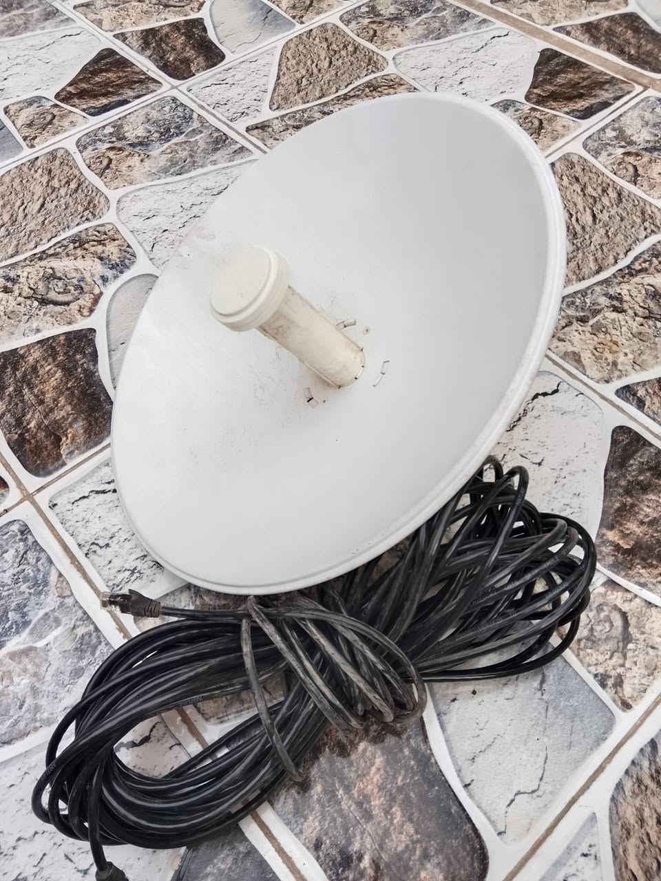 للبيع منظومة انترنت (بور بنك) استعمال قليل (3اشهر فقط)مع واير نت 20 متر مع بوري حديد أبو 2انج (3متر) سبب البيع لان حولت عالضوئي المكان الديوانية الشافعية للاستفسار ***********
