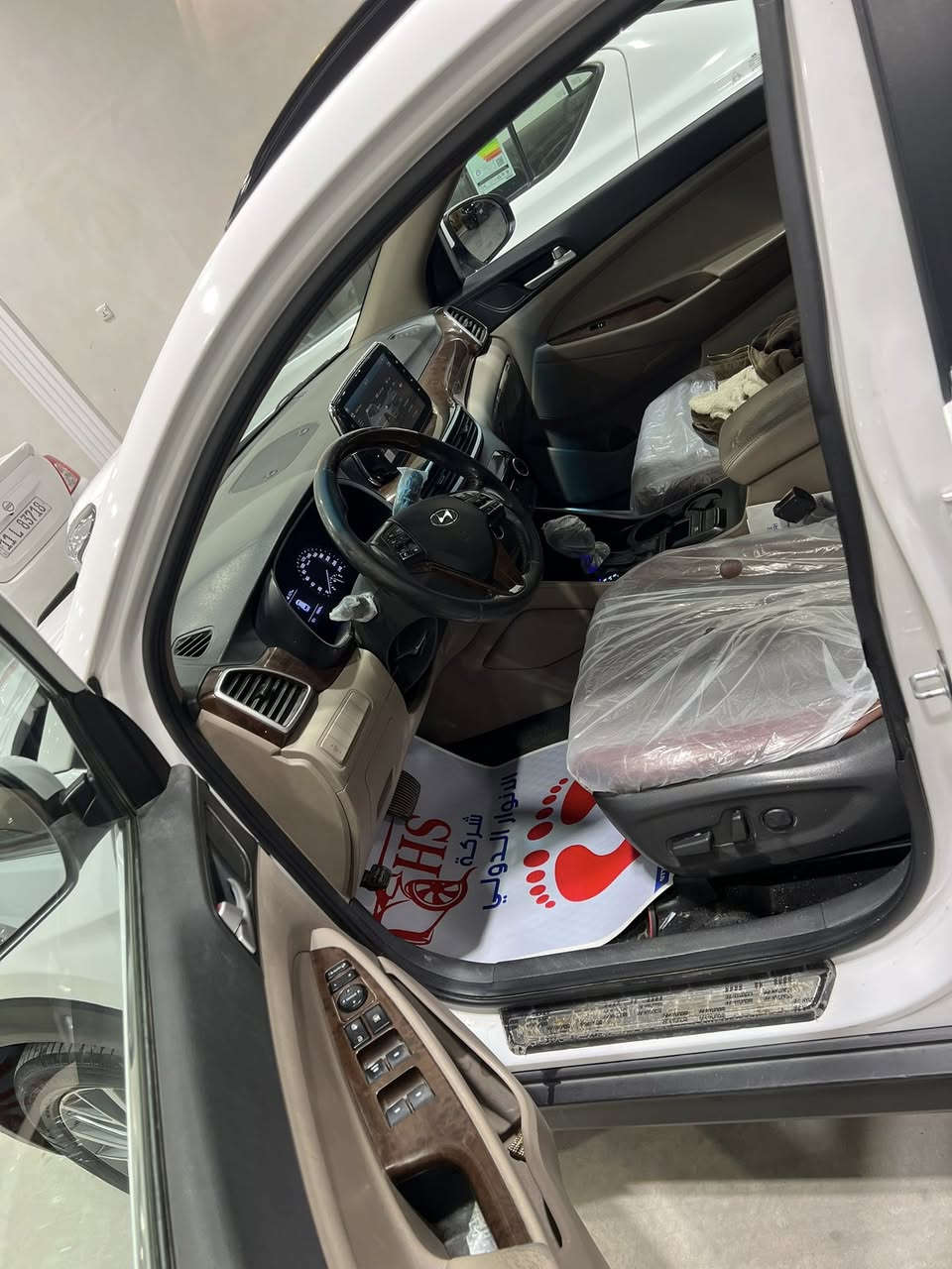 السلام عليكم
توسان 2020 خليجي مكفوله من صبغ والكير والمحرك عدا الي موجود بل سونار فقط اماكن بسيطه بارد 

مواصفات فوول 
نوراما 
بصمه 
كراسي كهرباء 
شاشه 
كامره 
تحكمات ستيرن 
ماشيه 95 الف كيلو 
مكاني بغداد 
***********

السعر 205$. وبيها مجال شي بسيط
