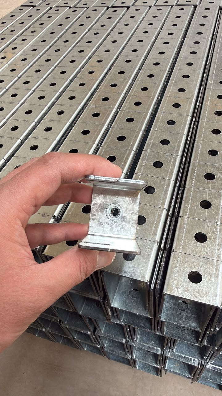 يسر معمل الراجي للبوردات الكهربائية عن بدء إنتاج معمل ميكانو السي جنل حجم استندر ٤١ ملم مربع وبسمك ١.٥ ملم و ٢ ملم وصنع كافة الاكسسوارات مثل طرفي و وسطي المنيوم وكلفنايز وكلامب كلفنايز سمك ٢ ملم والمصنع يقع في كركوك قرب حي الصناعي المتطور 
*********** رقم اتصال و واتساب
