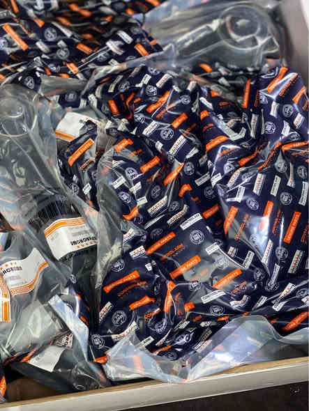 صدر حدادية كامله جديده ماركة ماستر كراون الاصليه كارتون كامل من موديل 2011لحد 2023و السعر بلاششش 160 ويوجد توصيل داخل البصرة ب5والي يحب يجي ياخذها براحته..ويوجد كميات لأصحاب الجمله واسعار انسب للجمله واخوان بيها ربح للجمله خير من الله

 واتس اب ورصيد *********** الزبير
