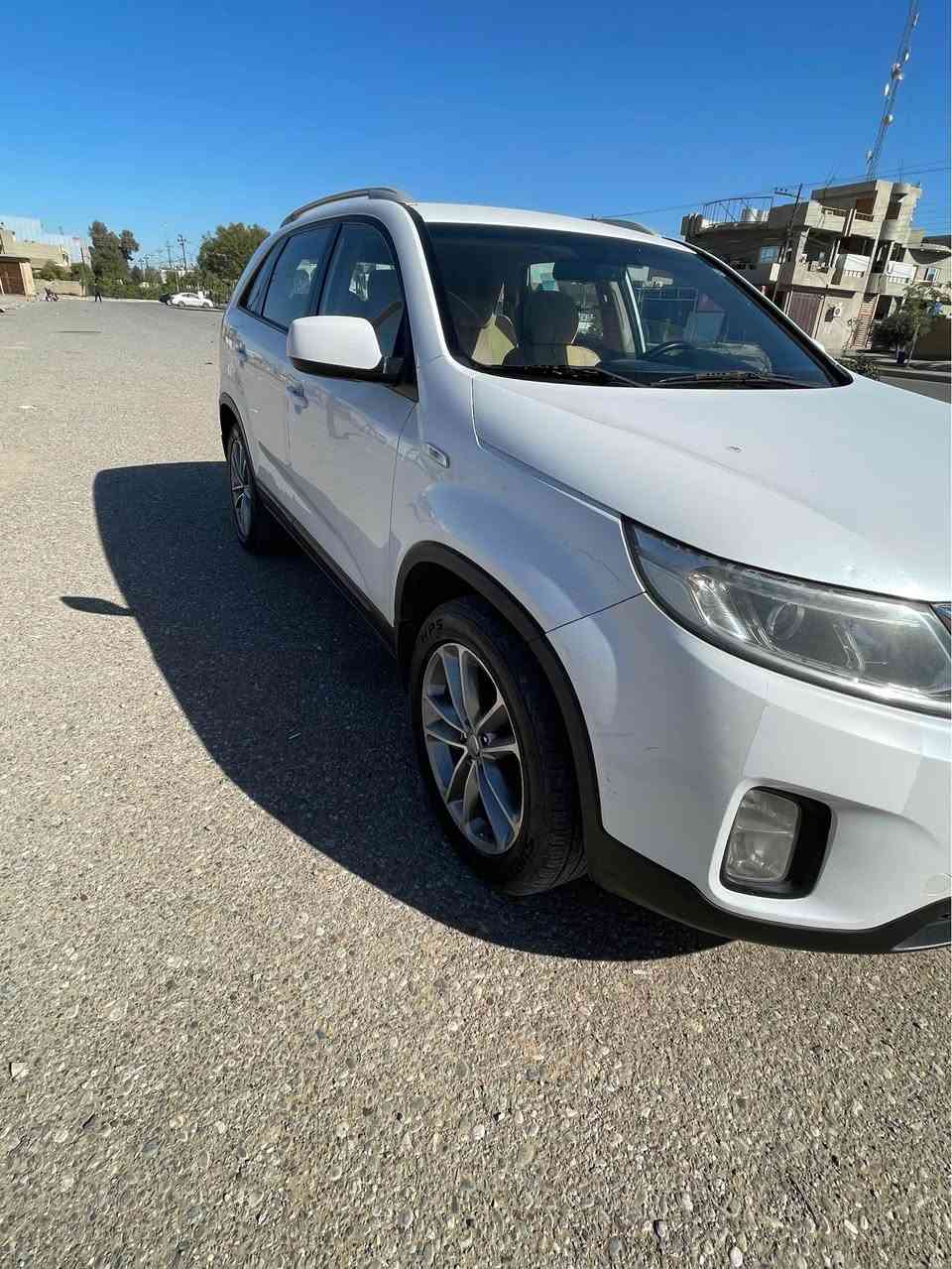 سورنتو 2014 خليجي شكل جديد 
محرك 24 دوش شرط لا صرف ولا بخار 
كير اتوتمتيك شرط 
صدر امامي خلفي جديد 
تايرات جديد 
كهربيات كامل شغال 
تبريد تدفئ
7 راكب   3قطعه تبريد
ماشيه 196 حقيقي 
بيه صباغ قطعه وحد جملاغ  سايق فقط بدون دواخل بدون معجون بدون فتح باقي مكفول
سونر موجود
سنويه رقم جديد شرط تحويل وكاله
سيارة حيل نظيف ما بيه نقص 
سعر 144بي مجال 
مكاني كركوك روناكي 
*********** كركوك, العراق
