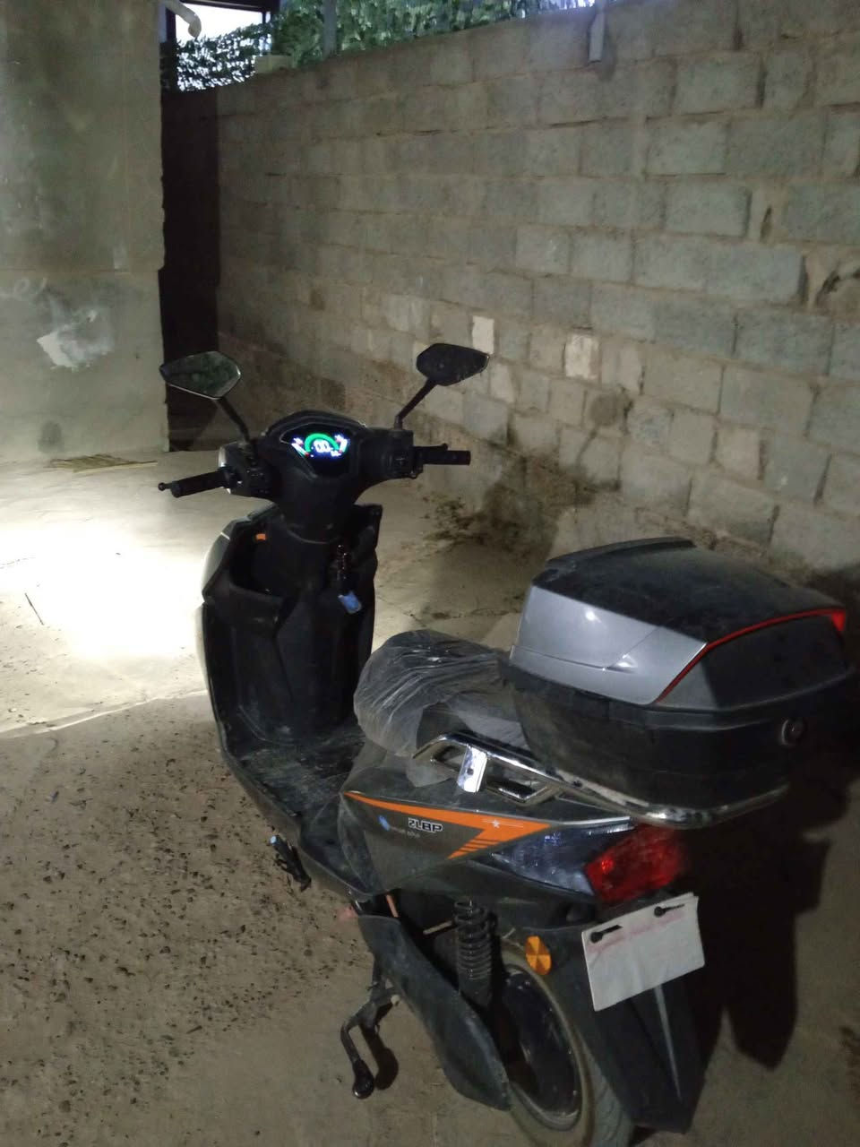 دراجه شحن 
ست بطاريات 
تشغيل من بعد 
سويج بصمه كارت
نظيفه 
عنوان /بغداد ابوغريب 
رقم هاتف/ *********** بغداد, العراق
