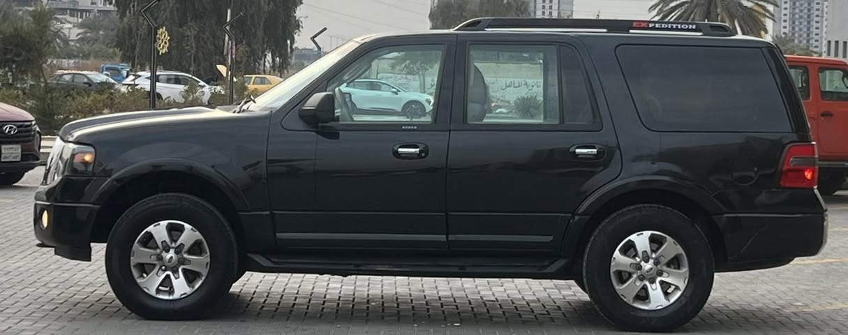 السلام عليكم فورد اكسبديشن 2012 خليجي نيڤا بتره  رقم شمالي شرط التحويل
مكينه كير مكفول شرط الفحص حجم المكينه ٥٤٠٠ ثمانيه سلندر 
صدر امامي خلفي جديد تبريد تدفئه كله شغال بدون نقص 
بابتين مبدلات ومصبوغات وجاملغ امامي مصبوغ 
المواصفات خليجي معروفه فول 
فتحه سقف 
سكليتر كهرباء 
سبعه راكب ثلاث قطع تبريد منفصل 
كشن كهرباء 
داخل بيجي 
شاشه كار بلي اصليه 
كامره خلفيه جامات خلفيه اخيرات كهرباء  
رمز باب
وبعد بيها مواصفات 
مكاني بغداد حي الجهاد 
السعر ١٢٧$ وبيها مجال 
رقمي ***********
***********
