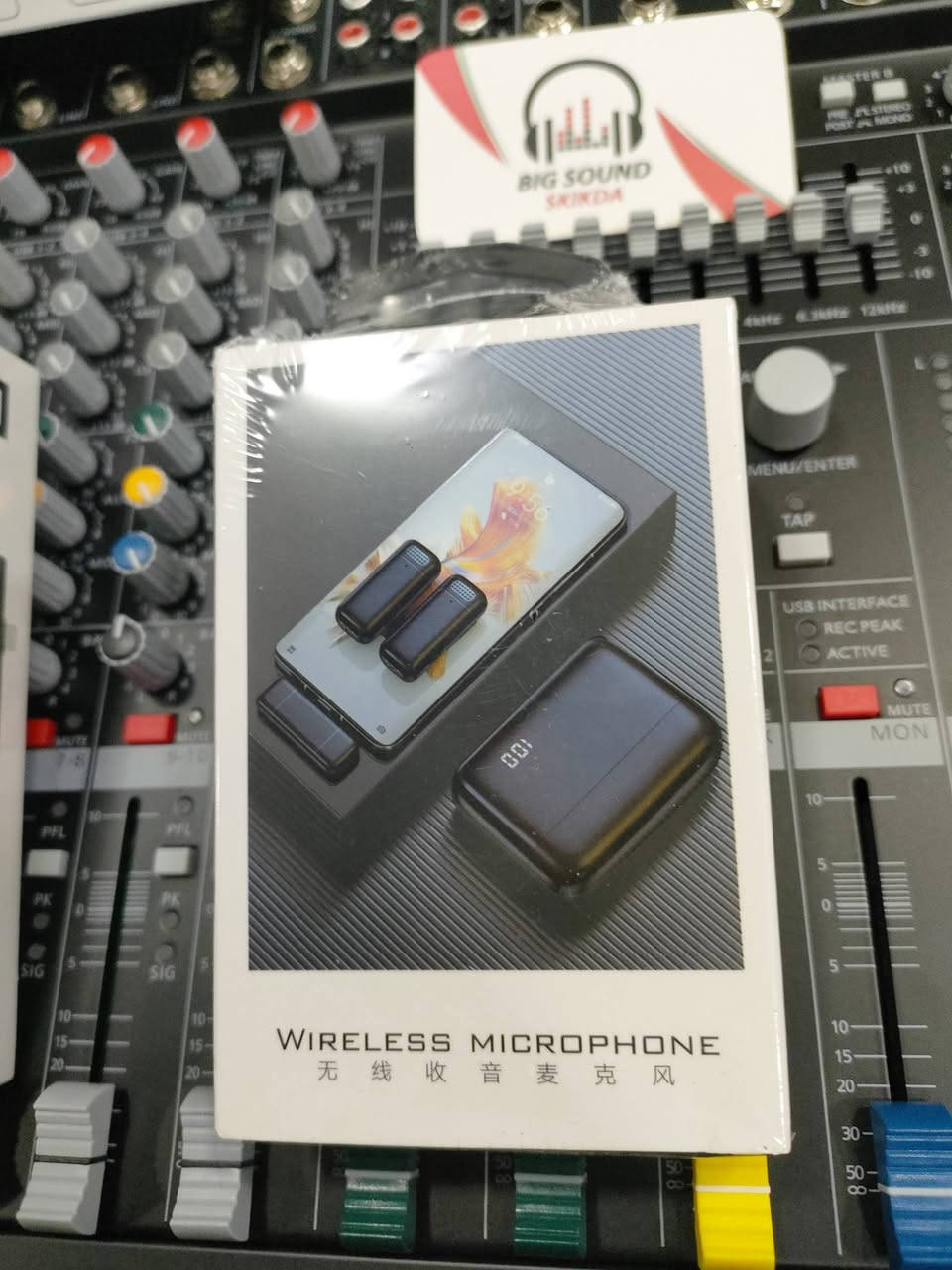 WIRELESS MICROPHONE POUR TÉLÉPHONE TYPE C & IPHONE DISPONIBLE CHEZ BIG SOUND SKIKDA 
0772611316
WHATSAPP// 0772611316


**إذا كنت صاحب هذا الإعلان وتريد حذفه لأي سبب، رجاءا أرسل رسالة إلى الدعم الفني**
