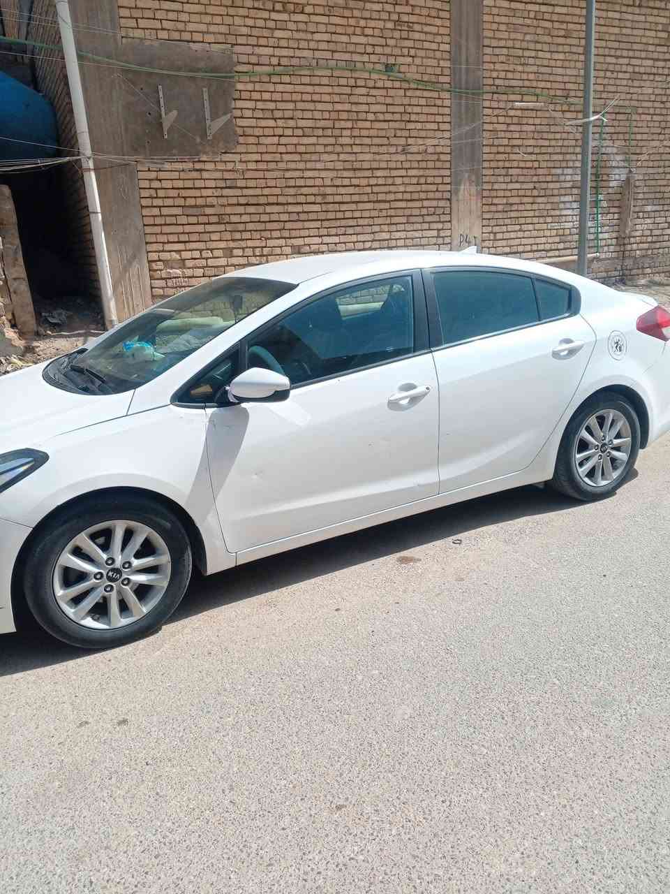 السلام عليكم فورتي 17 بيهاا بنيد تبديل بدون دواخل وبارد بل جاملغ سعر 125 بيها مجال ***********
