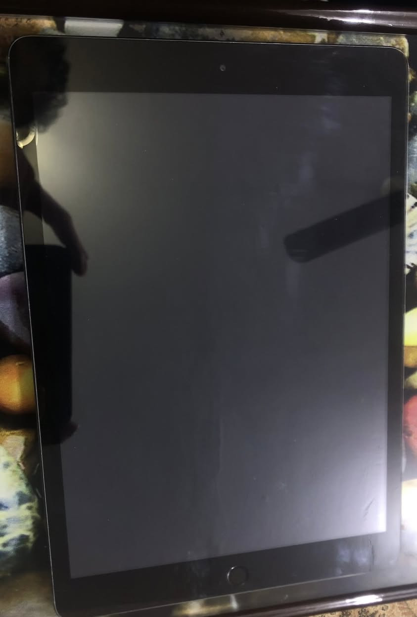 ايباد 8 ذاكره32 بطاريه ما مبدله يطول شحن فقط مبدل كلاسه اصليه طبقه الفوق الشاشه يشغل العاب قويه ويشغل ببجي 60 فريم سلسه وما يكطع وصوت عالي كلش ويفيد لدراسه والتصميم والالعاب رايده ب150 الف وبي مجال بسيط جدا جدا  تواصل هنا او واتساب *********** مو شراي لاتراسل
