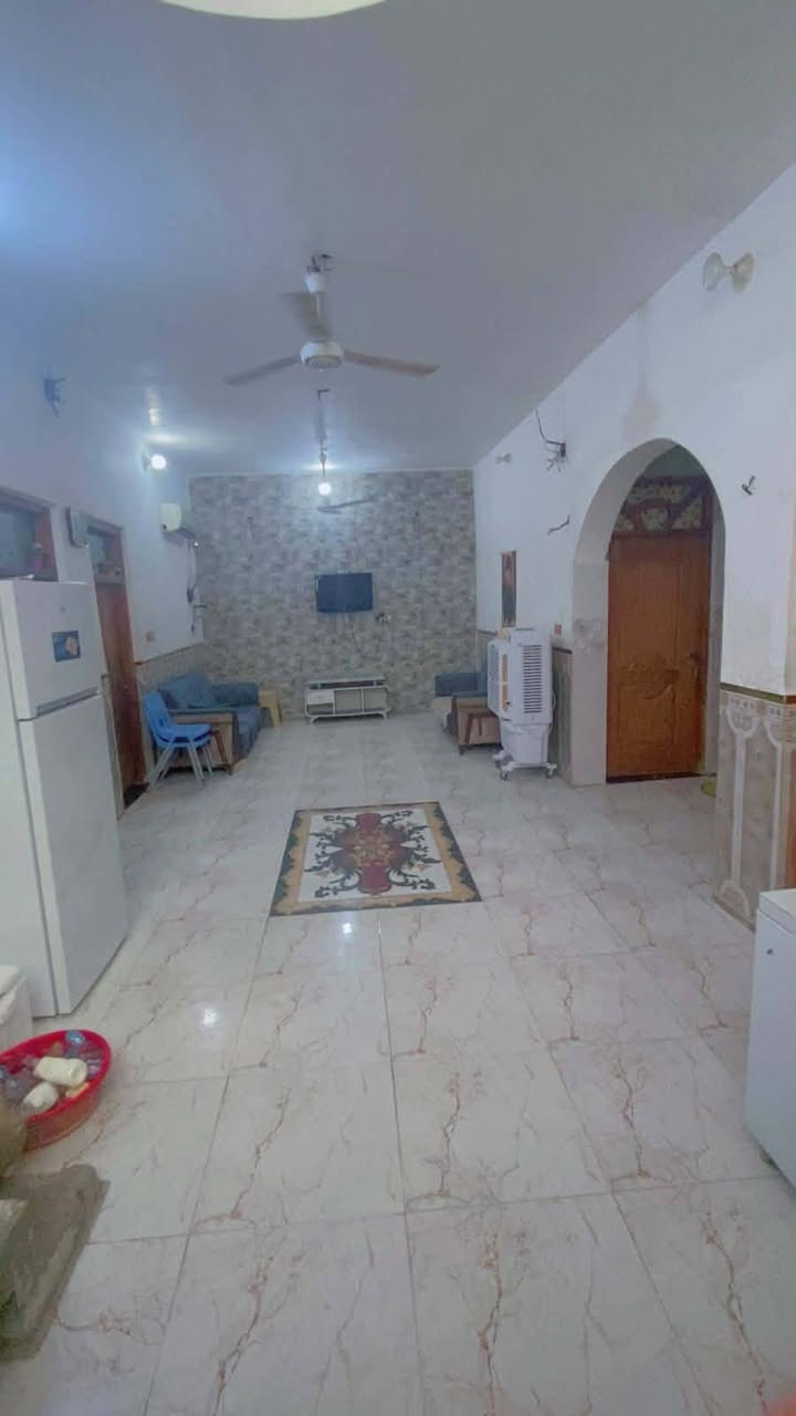 الدار اللبيع العزه القديمه شارع مقابله مدرسة الفدائي مساحه 250 يحتوي من غرفتين واصاله  وهول واسقبال صحيات داخلي واخارجي بناء حديث 2014 استفساره اتصال***********
