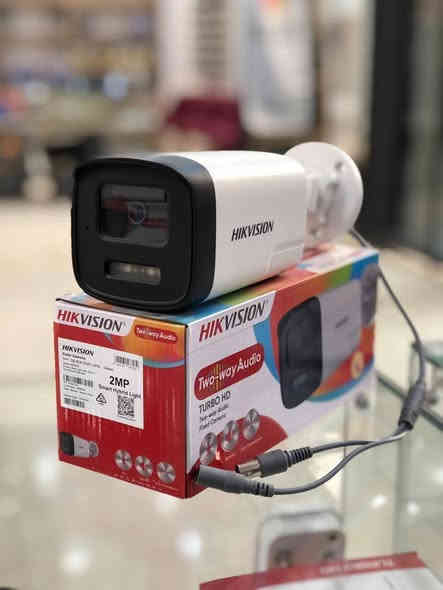 كاميرا DS-2CE16D0T-LPTS – وضوح عالي وأمان متكامل  

🔹 دقة 2 ميجابكسل بجودة 1920 × 1080 لصور واضحة وتفاصيل دقيقة  
🔹 رؤية ليلية بالأشعة تحت الحمراء تصل إلى 25 مترًا لمراقبة موثوقة في الظلام  
🔹 إضاءة بيضاء حتى 20 مترًا لتحسين الرؤية الليلية بالألوان  
🔹 تقنية الإضاءة الهجينة الذكية لتوفير إضاءة مرنة حسب الحاجة  
🔹 صوت عالي الجودة عبر كابل متحد المحور مع ميكروفون ومكبر صوت مدمجين  
🔹 مقاومة للماء والغبار بمعيار IP67، مما يجعلها مثالية للاستخدام الخارجي  

حل أمني متكامل لمراقبة دقيقة وحماية مستمرة في جميع الظروف!  

#كاميرات_مراقبة #أمان_متطور #Hikvision

السيد فني نصب وصيانه كامرات المراقبه  
***********
