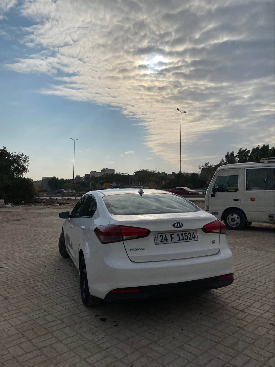 سلام عليكم 
كيا فورتي ٢٠١٧
رقم دهوك الجديد ب اسمي 
وارد امريكي مواصفات عادية 
بيهه حالوب من امريكا و معمر بي دي ار 
باب سايق و العبري بارد ما بيهة صبغ عده الدعامية الامامية 
مكينة مجفتة 
مكانهة بغداد 
السعر ١١٣
*********** 
*********** بغداد, العراق
