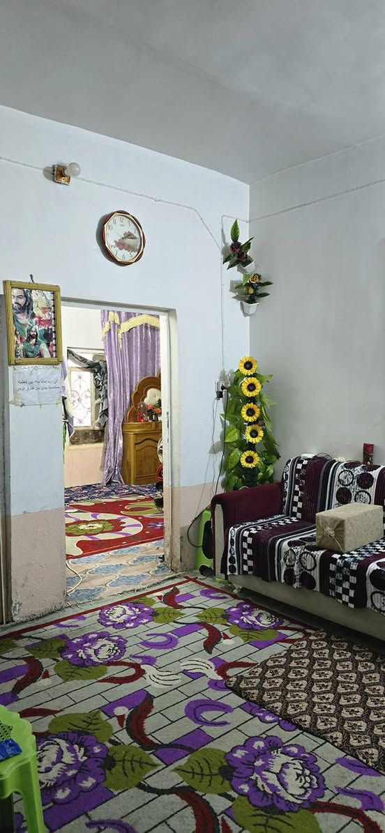 السلام عليكم ارض زراعيه المساحه 6 دونم اصلاح زراعي تحتوي على 27 نخله زهدي حمال الموقع الشوملي قرب جسر الحمزه شوملي تبعد عن الجسر 350 متر وعن سريع بغداد بصره 100 متر الارض صالحه للزراعه مع وجود دار سكني يحتوي على غرفه وصاله واستقبال وحقل مساحته 15 متر 
الخدمات 
ماء اساله 
كهرباء 
ماء سقي 
للاستفسار الاتصال ع الرقم 
***********
