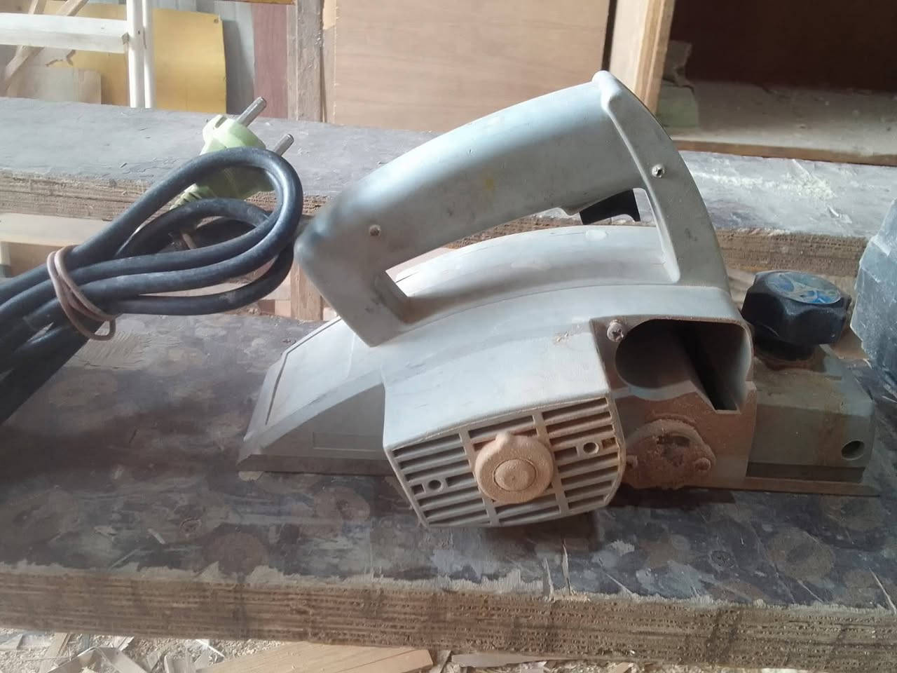 السلام عليكم متاح للبيع مكان نجف شارع كربلاء عمود ١٣٠
***********
دريل شحن ٣٥
وكوسرة شحن ٤٠
منشار تخريم كهربائي ٣٥
فريزة ١٢ملم كهربائي ٥٥
رندة كهربائي ٤٠
