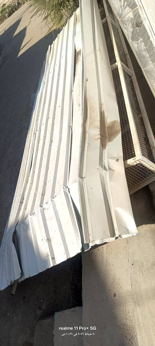 سلام عليكم
سقيفه للبيع 
الطول 5 متر ونص 
العرض 3 متر 
السعر 200 الف 
***********
