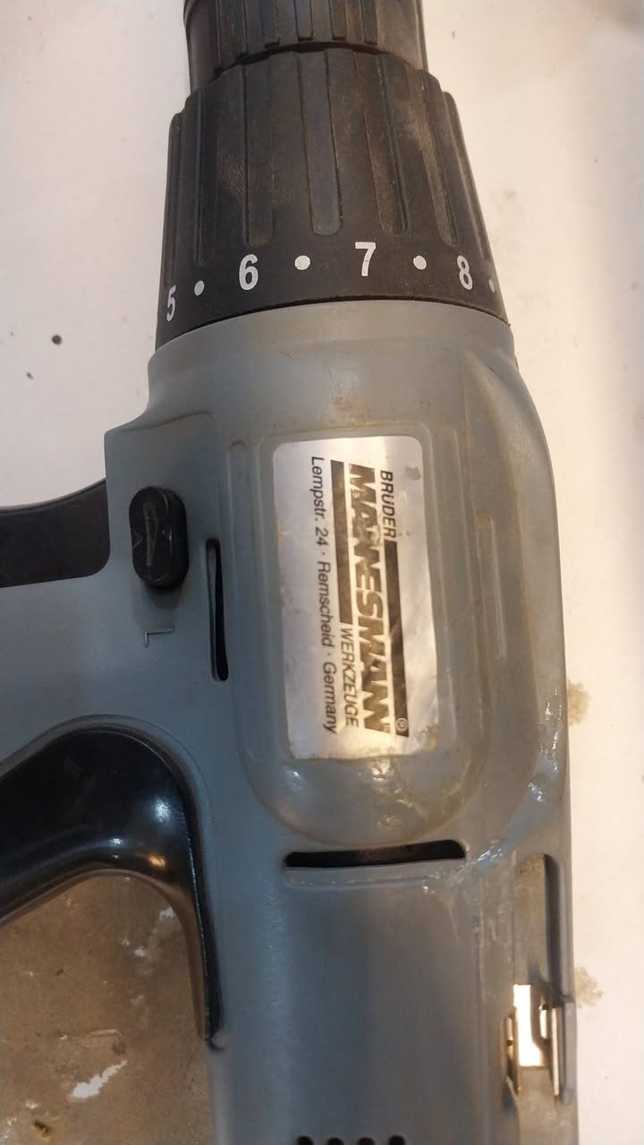 دريلين بطاريتين وياهن بدون شاحنه ثنينهن


**إذا كنت صاحب هذا الإعلان وتريد حذفه لأي سبب، رجاءا أرسل رسالة إلى الدعم الفني**