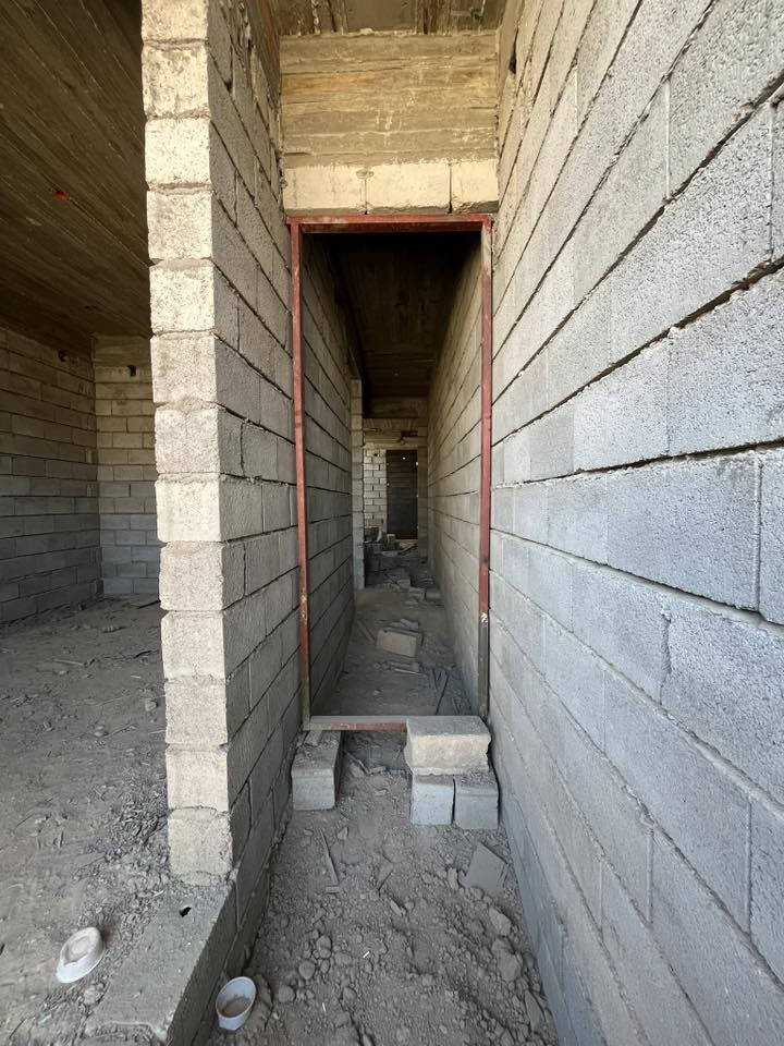 هيكل طابقين للبيع مساحة 100 متر يتكون من استقبال وصاله مع مطبخ بارد ومطبخ حار في المنور وغرفة نوم في الطابق الاول وغرفة نوم في الطابق الثاني وصحيات داخلية في الطابق الاول وفي الطابق الثاني وصحيات خارجية . الموقع تقاطع القدس خلف كلية بلاد الرافدين القديمة . سند 117 مشمول بالتطويب
***********
