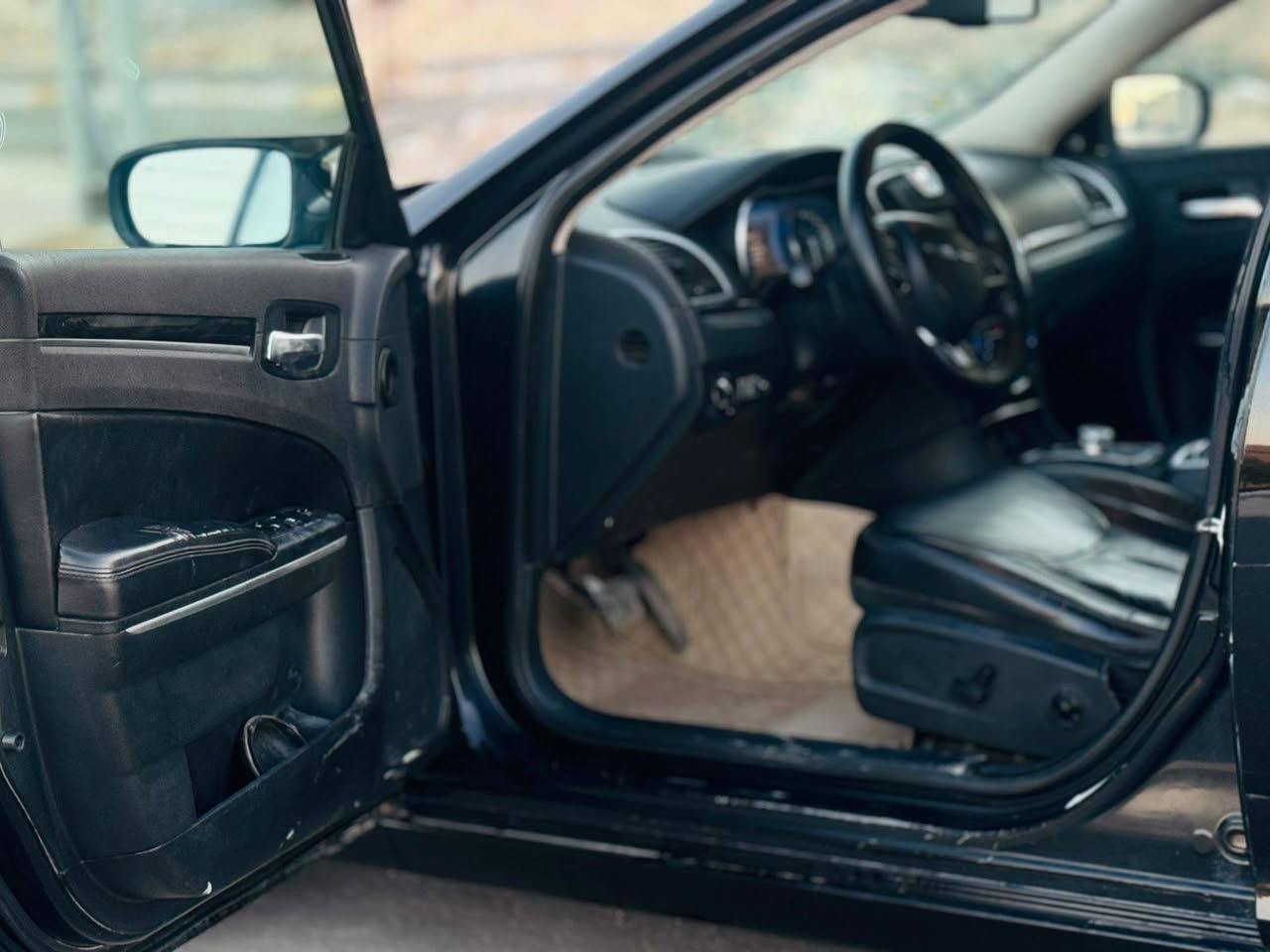 للبيع اوباما مرمز 2017 رقم ذي قار نگليزي  حره تحويل دولي وارد امريكي بيهة جاملغ وبنيد تبديل اصلي  مواصفات السيارة شاشه كبيره كامره دوار كشنات جلد كهربائي ويل كب كروم حواجب عل لايت وبعد مواصفات هواي السعر152وبيهة مجال اي استفسار مكان السيارة ناصريه ***********
