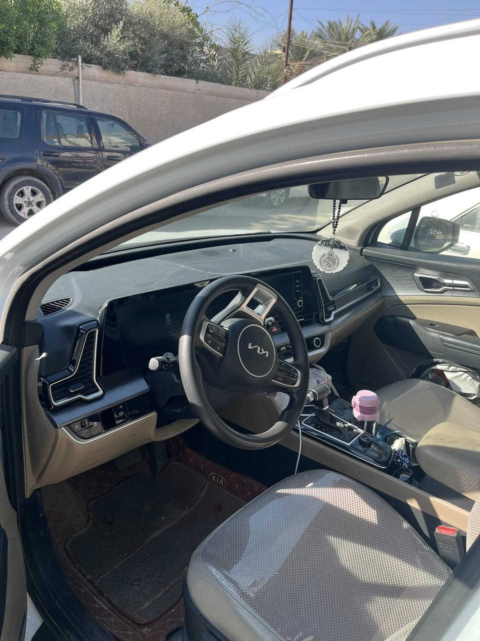 السلام عليكم سبورتج 
نص موصفات موديل ٢٠٢٢ 
مكفوله عدا شخط موضح بالصوره 
ماشيه ٤٥ الف 
بعده بالضمان مال الشركه 
السعر ٢٠٤ 
***********
