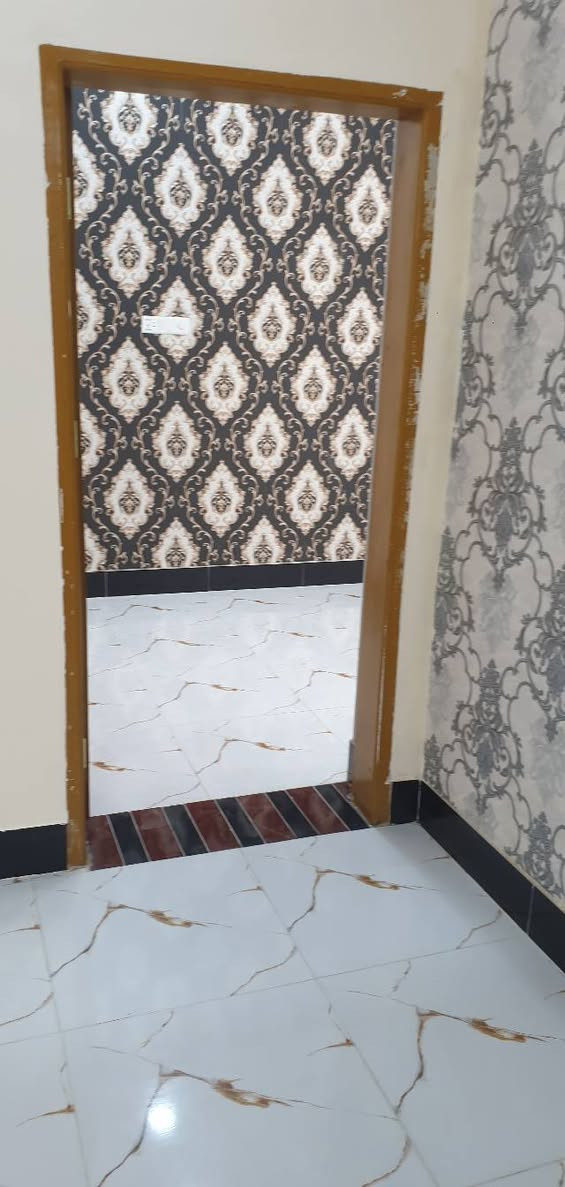 الي طلبو مني صور الشقه
شارع المعلم جيران حلويات معجنات فراشة الجبل 
الشقه متكونه من 2 غرفة نوم كبيره
واستقبال وصاله ومطبخ مجموعه صحيه وبيتونه كبيره جدا وسطح منعزل خاص بلشقه
سخان وتانكي ماطور مي خط امبير 
البرج مال النت بصف البنايه 
وبنص السوك  يعني بيت وسياره تعتبر واريد عائله زغيره خوفأ عليها من التلف
هيام علي 
***********
الايجار 300 الف 
غير قابل لتفاوض
كتبت كلشي الي تعجبه يدخل خاص 
او يتصل 
ويارب الموفقيه لجميع
